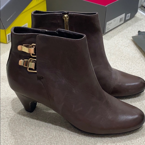 *NEW* Sam Edelman Brown Leather Booties - Picture 6 of 8
